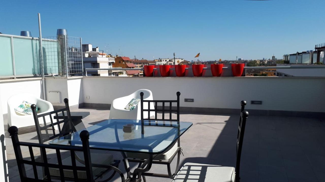 Penthouse 41 In Trastevere With Big Terrace Rome Exterior photo