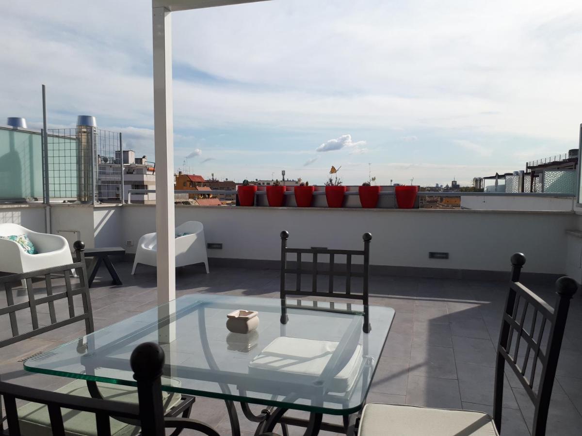 Penthouse 41 In Trastevere With Big Terrace Rome Exterior photo